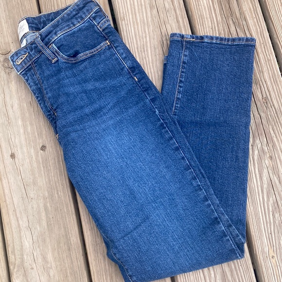 Universal Thread: High Rise (4R) - Picture 2 of 9